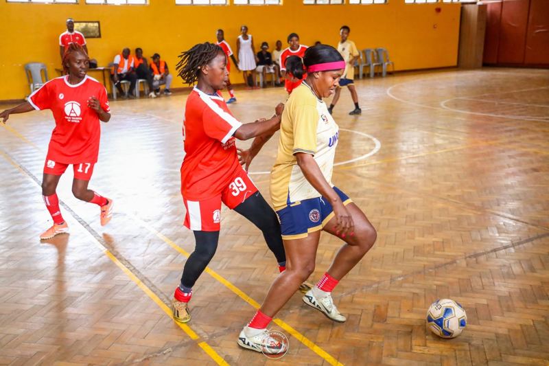 Futsal: shielding the ball